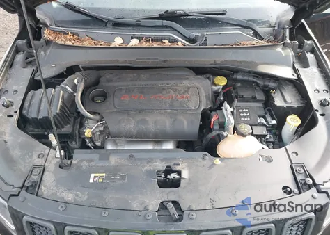 2018 Jeep Compass Latitude 4X4 из США, поврежденный, VIN 3C4NJDBB0JT313921